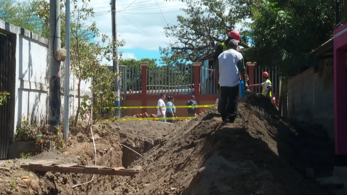 Familias capitalinas festejan obras de saneamiento en barrio La Primavera