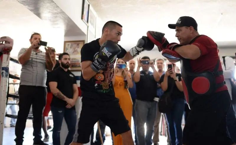 Alfredo Caballero: El “Gallo” puede noquear al “Chocolatito”