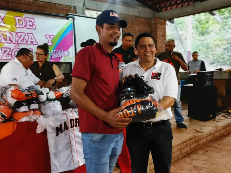 Autoridades entregan uniformes previo al Germán Pomares en Madriz