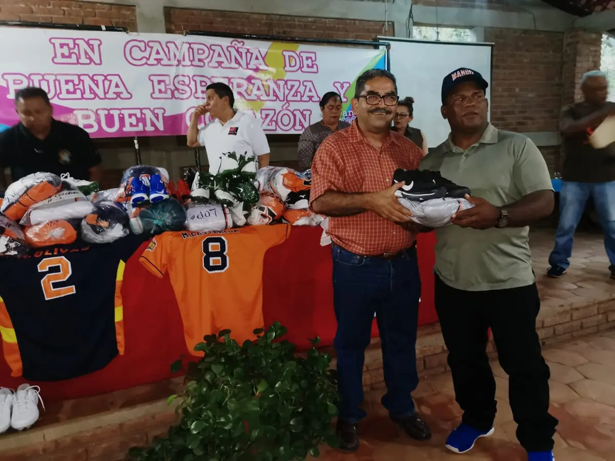 Autoridades entregan uniformes previo al Germán Pomares en Madriz
