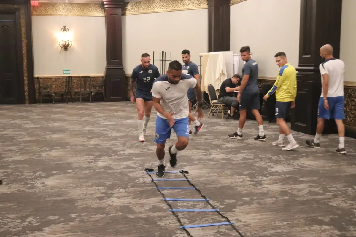 Selección Mayor de Fútbol arriba a Guatemala