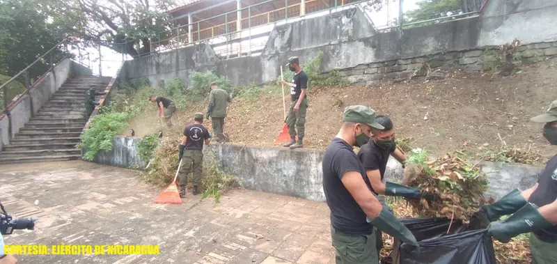 Efectivos militares recolectan 60 metros de desechos sólidos en la Laguna de Tiscapa