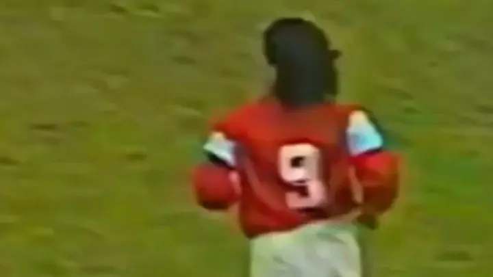 ¡Histórico! Recordá el día que Maradona cedió su camiseta 10 a Zola