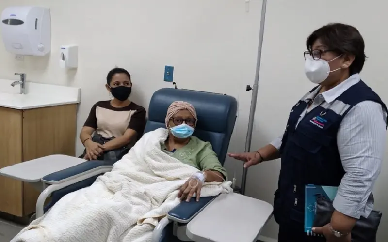 Ministra de Salud verifica atención integral en el Centro Oncológico Dr. Clemente Guido