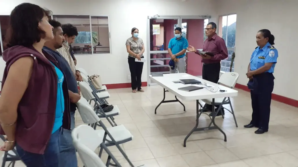 Policía Nacional promueve dialogo y seguridad en barrios de Bluefields