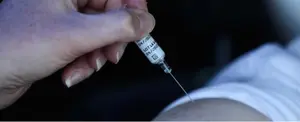 Reino Unido planea exponer a voluntarios para probar fármacos anti COVID-19