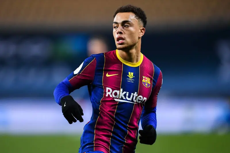 El Barcelona se queda sin defensa tras la baja de Sergiño Dest