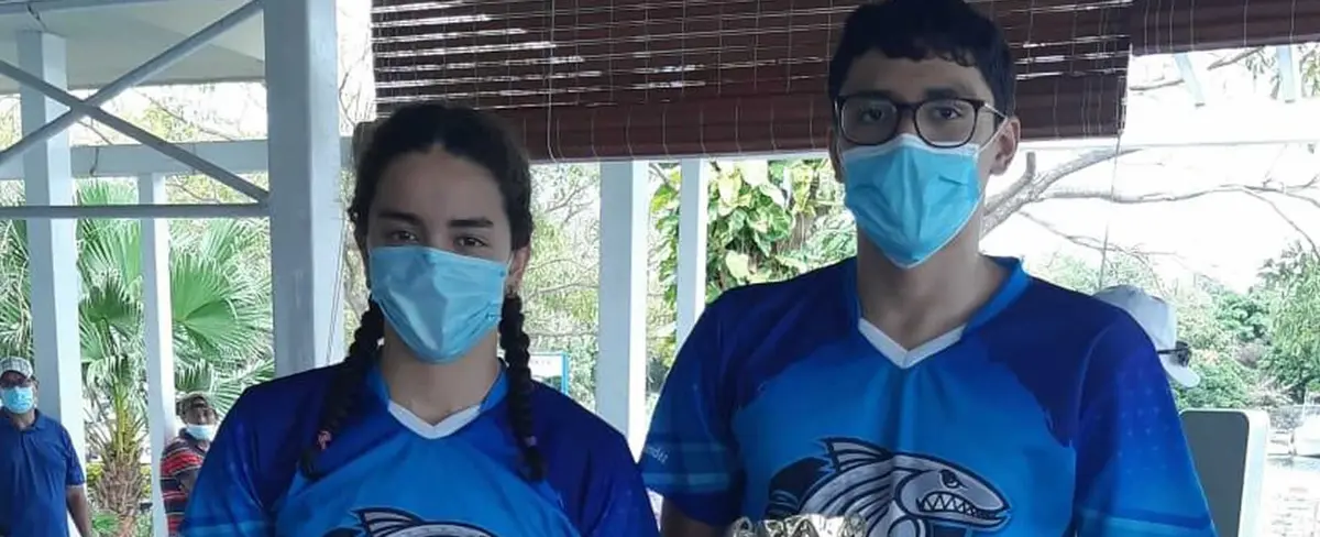 Gerald Hernández y Karla Abarca, ganadores del circuito acuático-granada