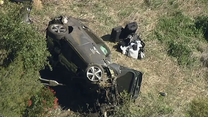 Tiger Woods es hospitalizado tras grave accidente automovilístico en California Tiger Woods es hospitalizado tras grave accidente automovilístico en California