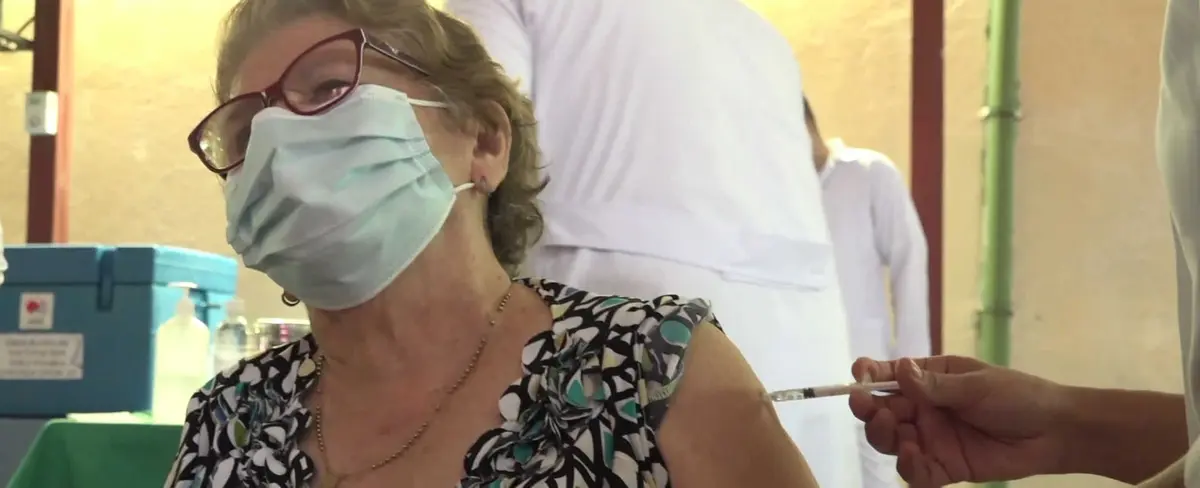 Minsa sigue inmunizando a pacientes crónicos y adultos mayores