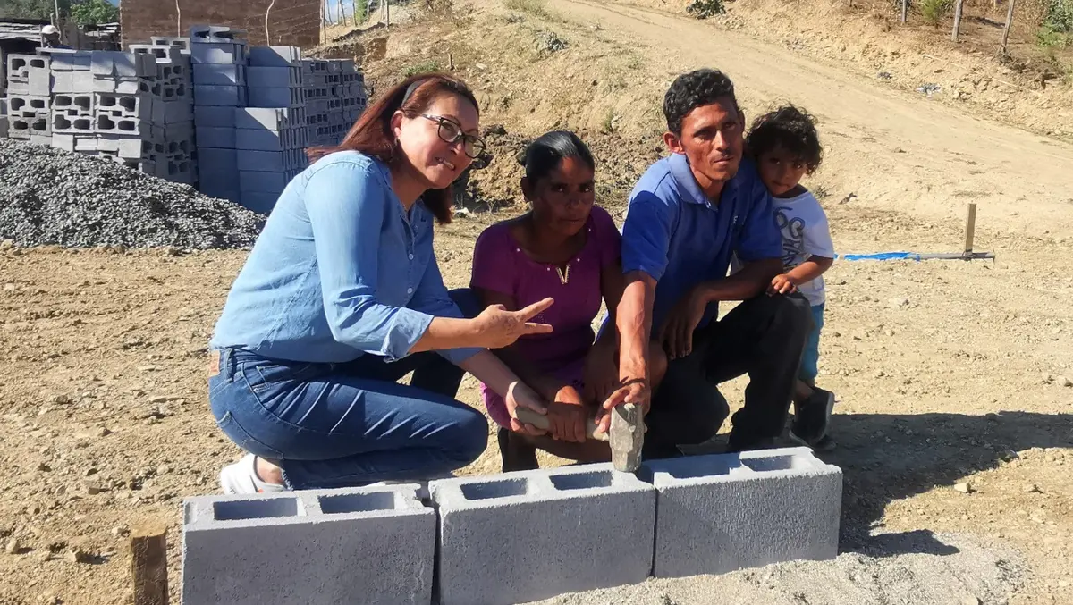 Colocan primera piedra donde se construirán Viviendas Dignas en Ocotal