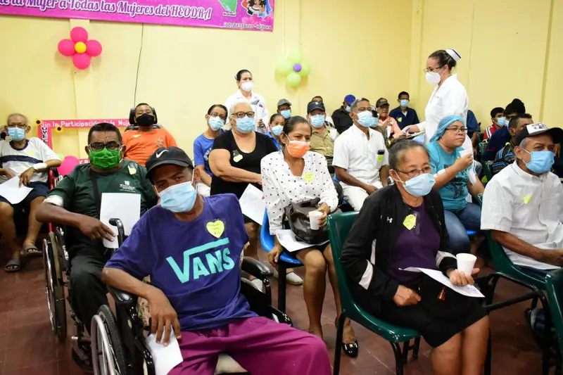 Vacuna contra la Covid fortalece sistema inmunitario a pacientes de León Vacuna contra la Covid fortalece sistema inmunitario a pacientes de León