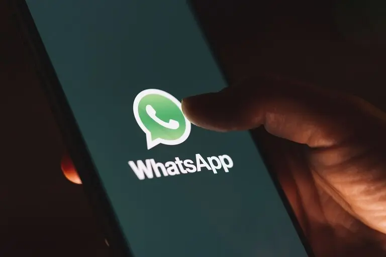 Twitter estalla con memes tras caída de la plataforma WhatsApp