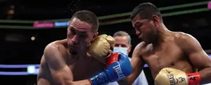 Chocolatito v Estrada: Jueces dan la victoria al mexicano mientras el público abuchea