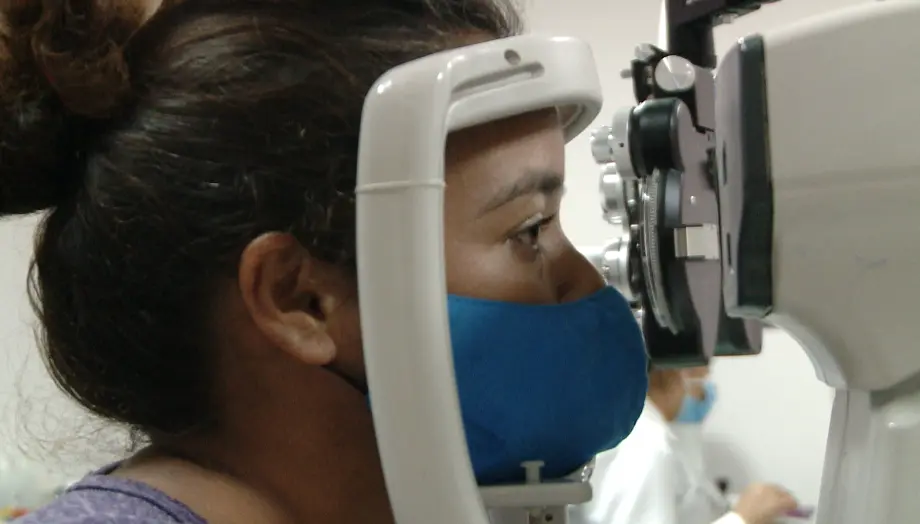 Feria de salud visual beneficia a pacientes con hipermetropía en Managua