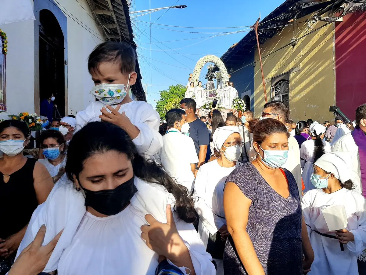 Católicos de toda Nicaragua asisten a la procesión de San Benito en León