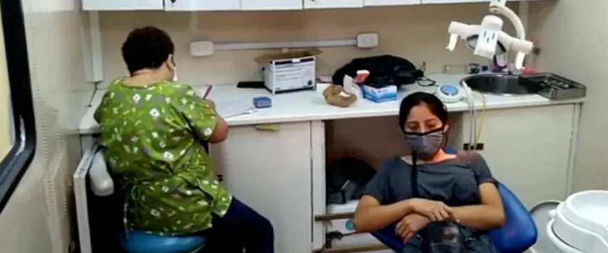 Clínica móvil acerca servicios médicos a familias de barrios y mercados en Chontales