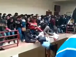 ¡Tragedia! Mueren siete universitarios al caer de un cuarto piso en Bolivia