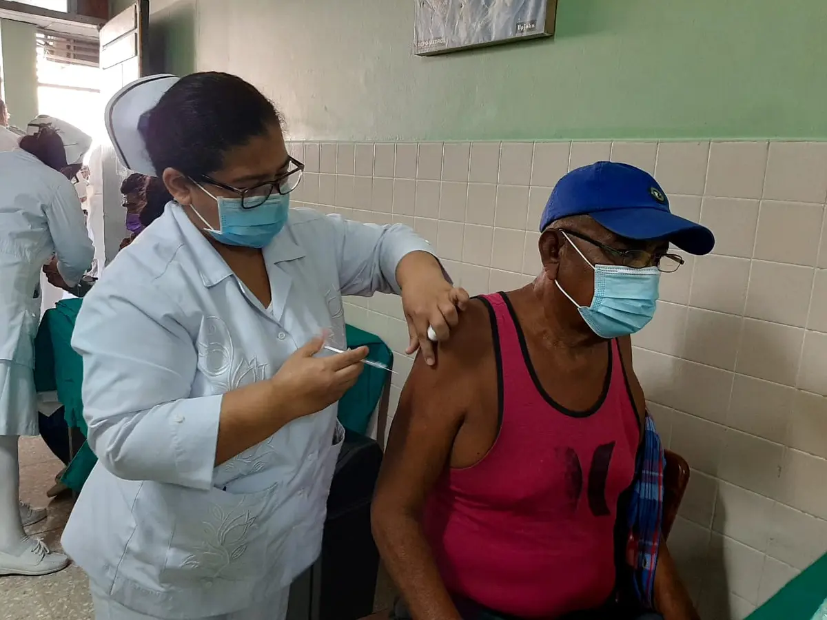 Pacientes del Hospital Bautista reciben segunda dosis de Sputnik V