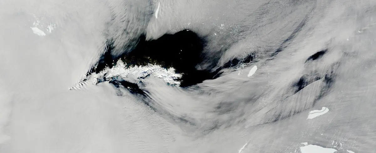 El iceberg más grande del mundo se derrite en fragmentos más pequeños