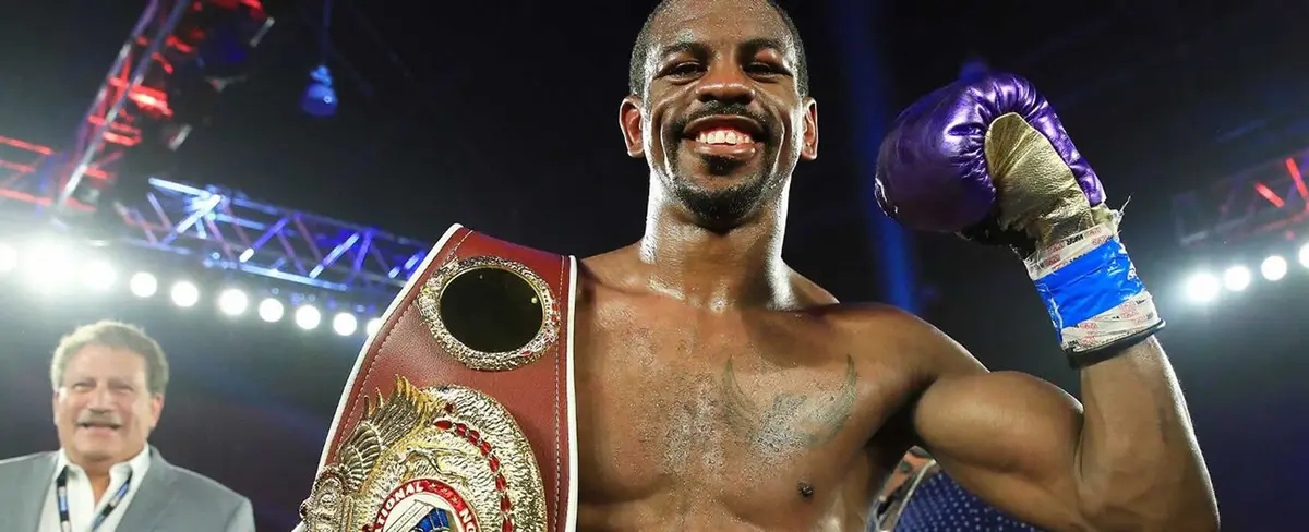 ¡Nocaut! Jamel Herring derriba a Frampton en Dubai