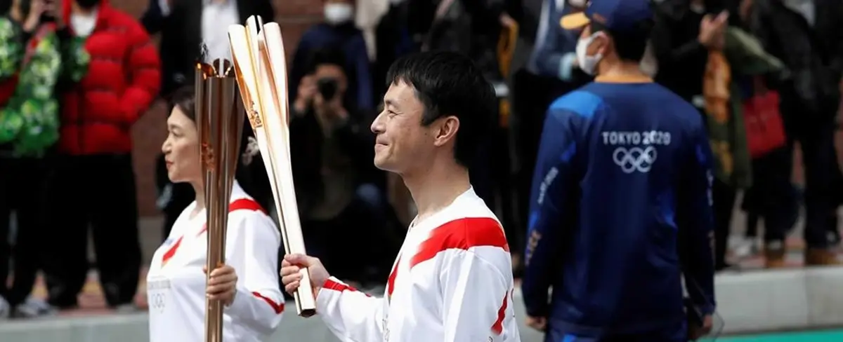 Gobernador de Osaka prohíbe paso de llama olímpica en la vía pública