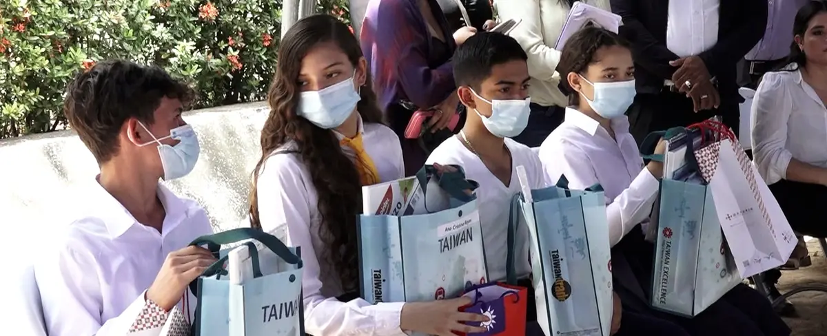 Nicaragua logra medalla de oro en concurso de arte escolar en Taiwán