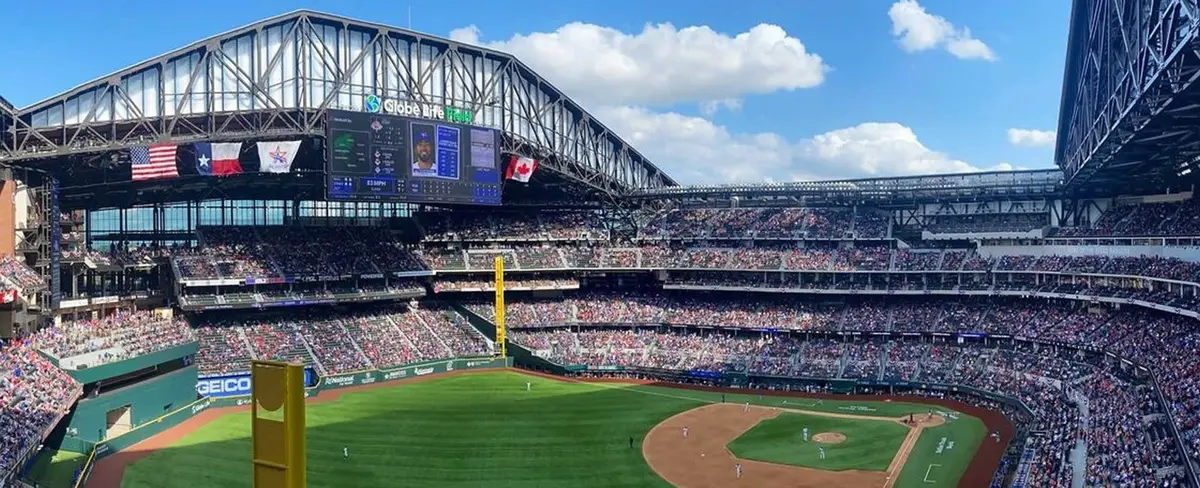 Aficionados de Texas Rangers abarrotan el estadio Globe Life Field