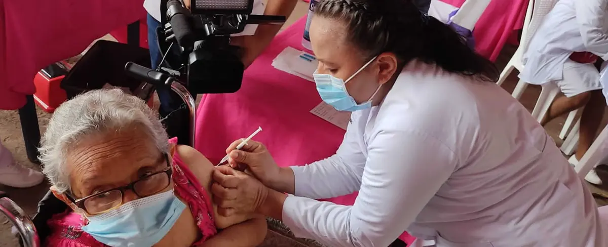 Pacientes del distrito V de Managua son inmunizados con éxito
