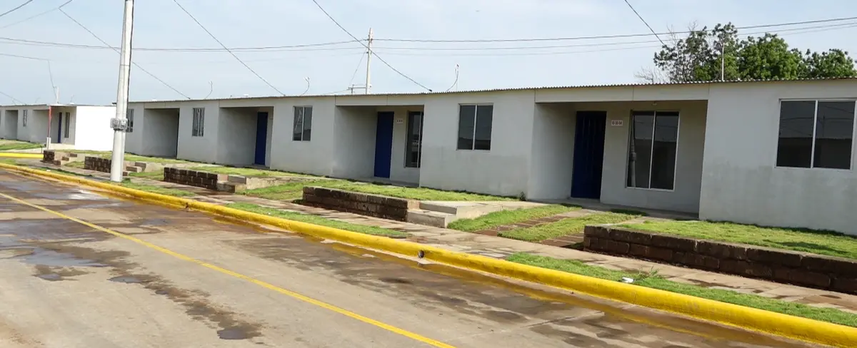 Alcaldía entrega viviendas a familias reubicadas de la Pista San Juan Pablo II