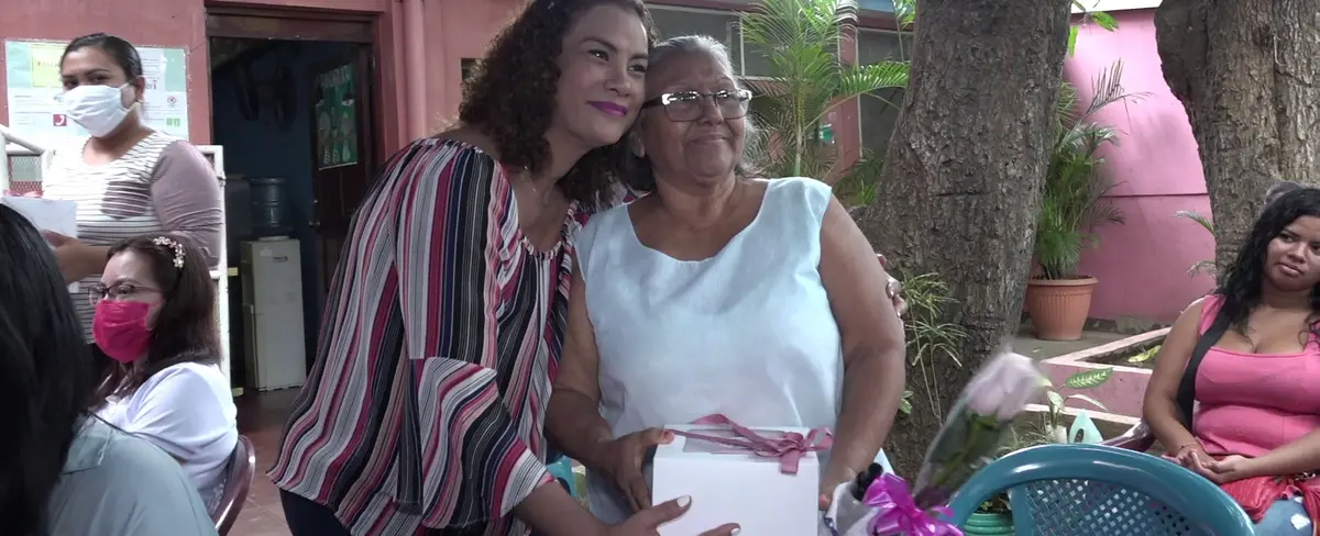 Comuna capitalina celebra a las madres de los 13 CDI con música y poesía