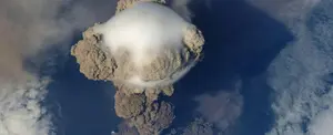 Actividad sísmica anticipa erupción del volcán Gran Sitkin en Alaska
