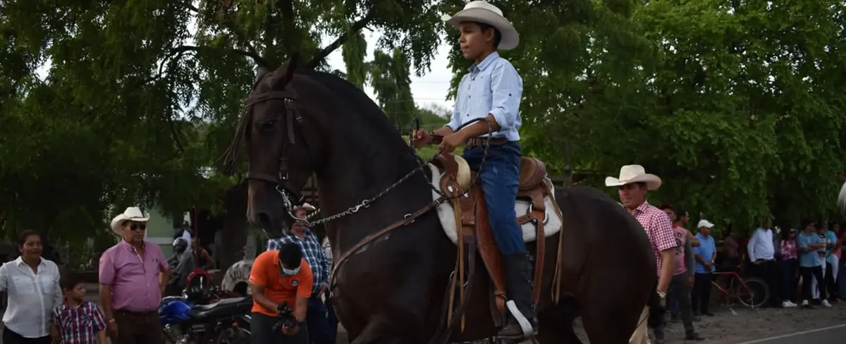 Jicaraleños disfrutan del desfile hípico dedicado a San Isidro Labrador