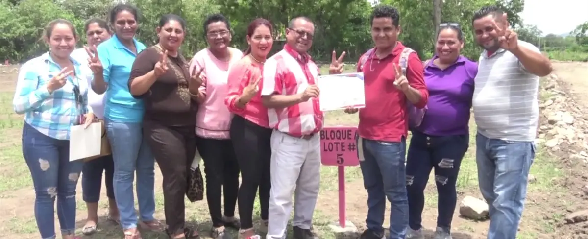 Gobierno Sandinista entrega 32 lotes de terrenos en la comunidad Paz Ali
