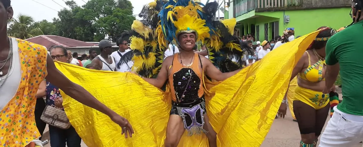 Familias de Bluefields celebran en grande el tradicional Palo de Mayo