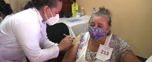 Adultos mayores de El Viejo y Puerto Morazán se inmunizan contra la Covid