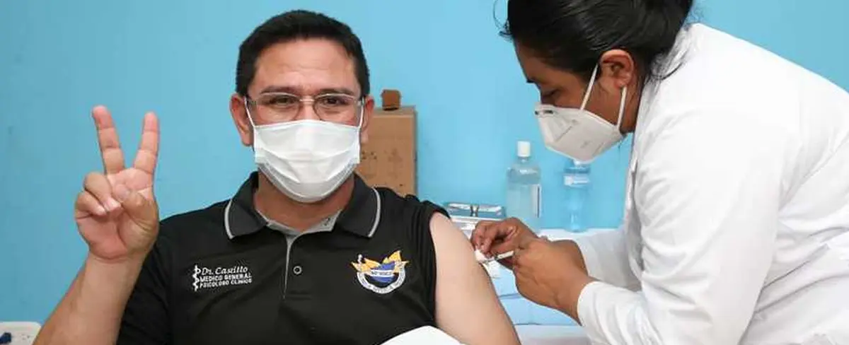 Funcionarios del puesto fronterizo Peñas Blancas se vacunan contra la Covid