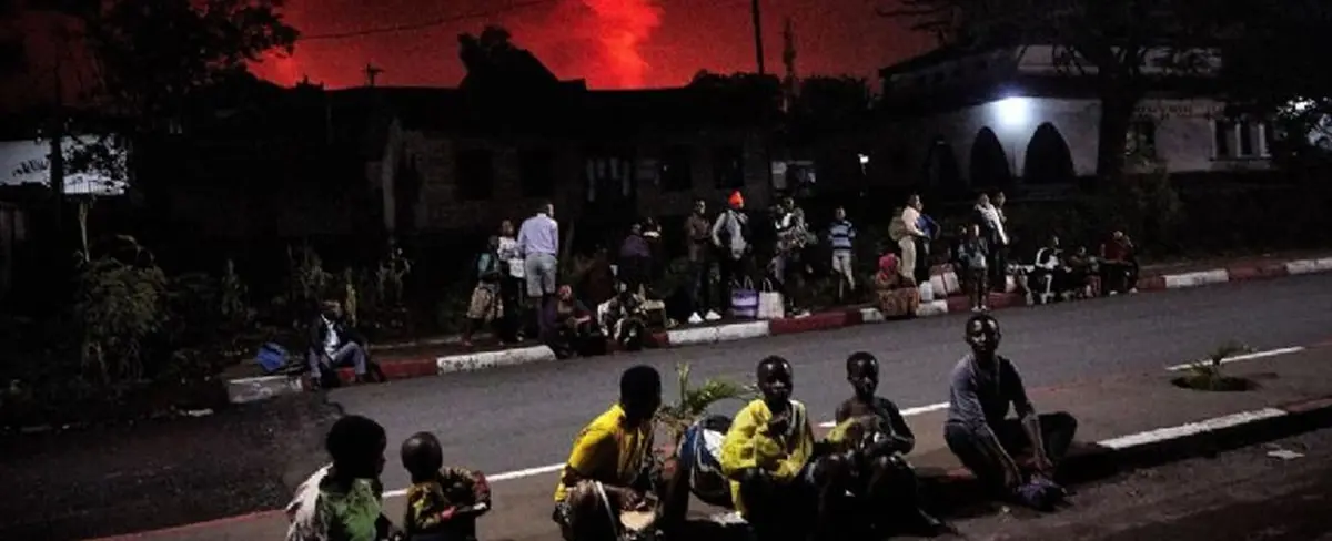 Miles de personas evacuan la ciudad de Goma por posible erupción volcánica