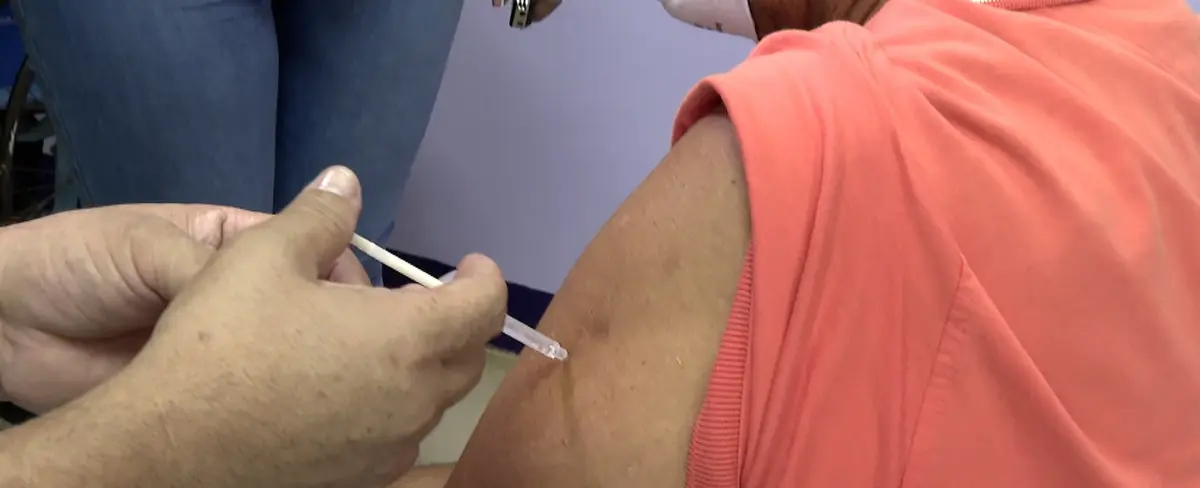 Continúan inmunizándose contra la Covid-19 en el Hospital Lenín Fonseca
