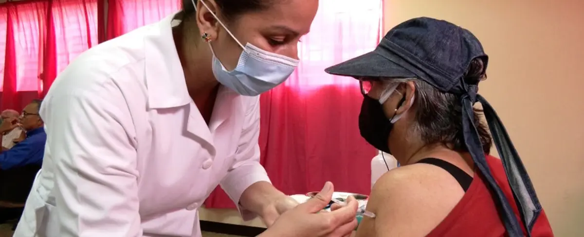 Pacientes se siguen sumando a las inmunizaciones contra la Covid-19