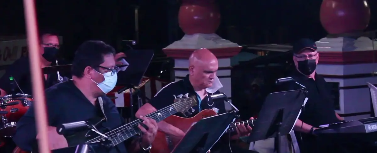 Caraceños realizan homenaje con Cantos a la Revolución