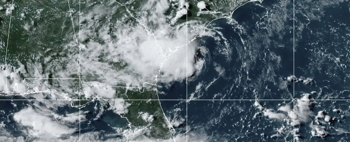 Huracán Elsa ocasiona serios estragos en Barbados