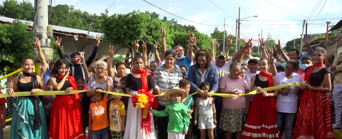 Habitantes del barrio Georgino Andrade celebran inauguración de calles nuevas