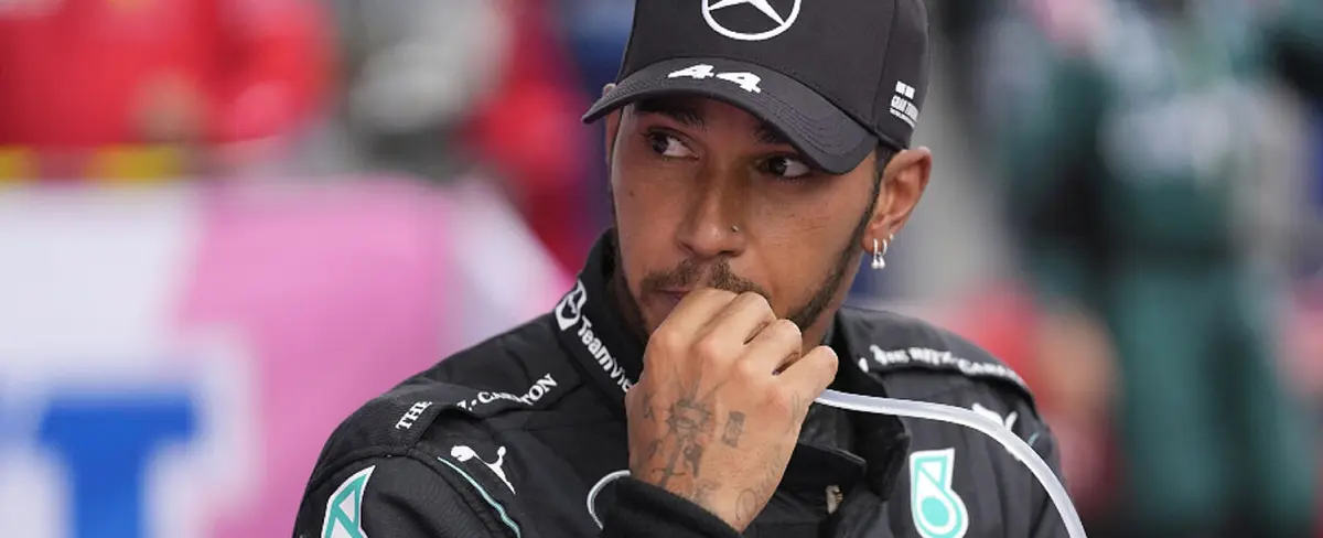 Lewis Hamilton sufre insultos racistas en redes sociales