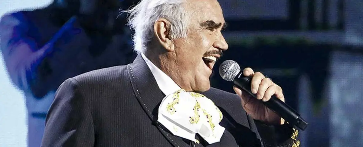 Esposa de Vicente Fernández desesperada por el estado del cantante