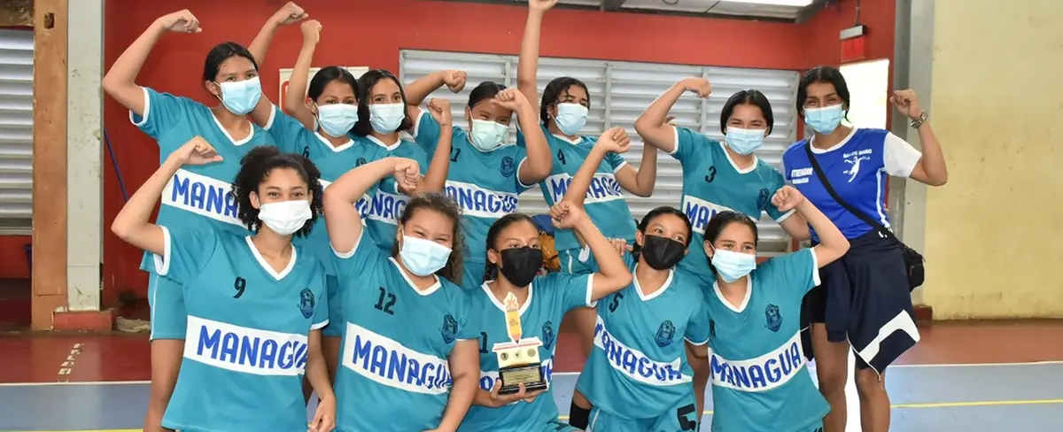 Managua reina en balonmano escolar femenino