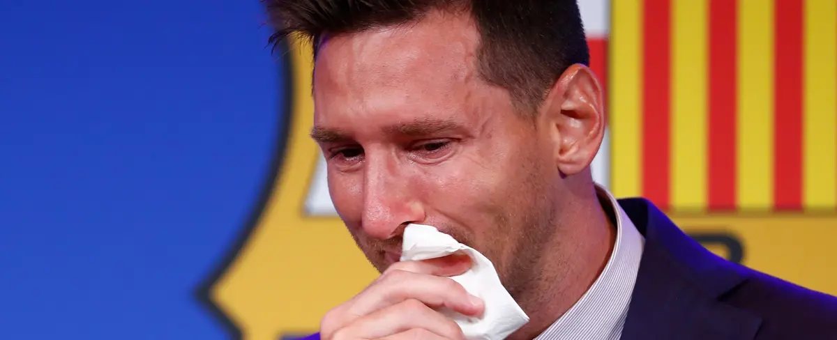 Ofertan pañuelo que Messi usó en su despedida del Barcelona con "material mucogenético"