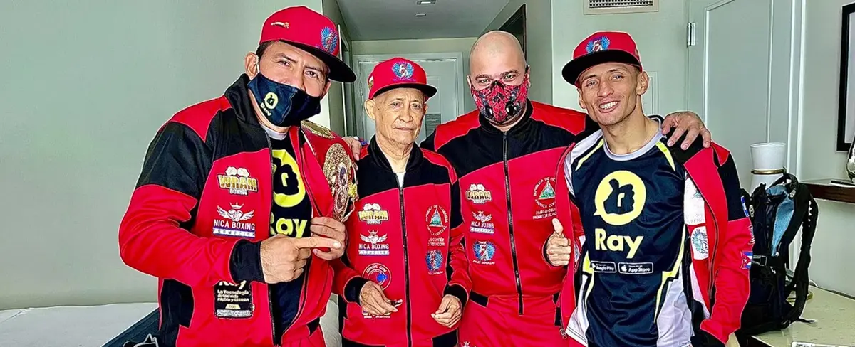 Gemelos vencen la báscula y listos para el combate