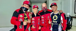 Gemelos vencen la báscula y listos para el combate