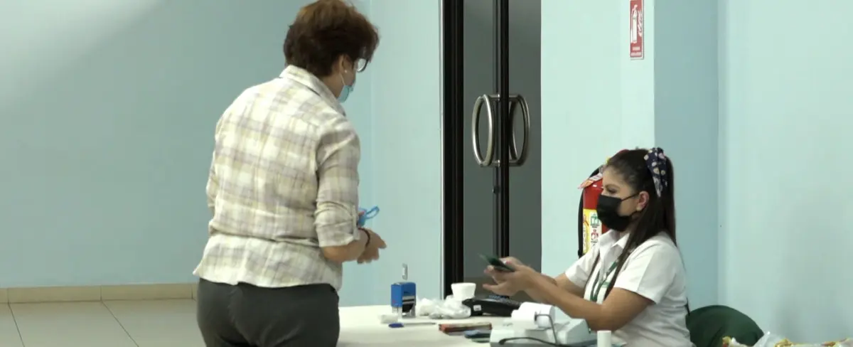 Trabajadores del Ministerio de Educación hacen efectivo su pago adelantado